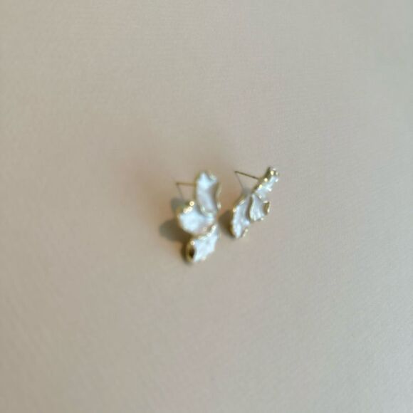 White flower earrings N1081 - Picture 2 of 3